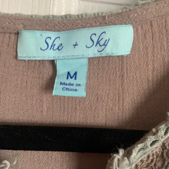 She + Sky Brown Relaxed Ruffled Tunic - Picture 4 of 8